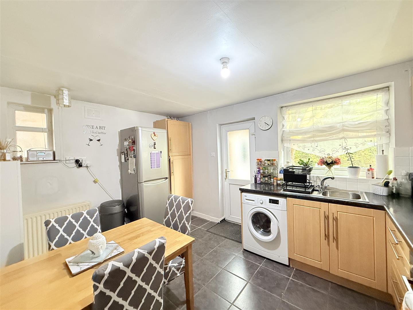 2 bed house - end mews in Chester Avenue, Dukinfield – photo 4
